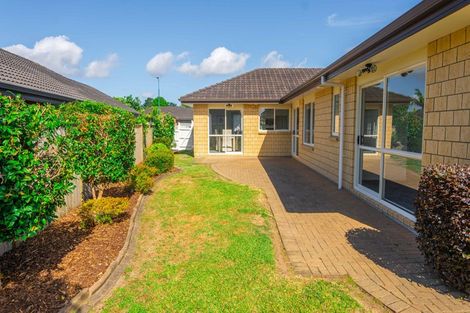 Photo of property in 5 Greta Banks Place, Wattle Downs, Auckland, 2103