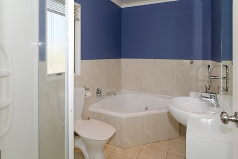 Photo of property in 3 Banshire Close, Flat Bush, Auckland, 2016