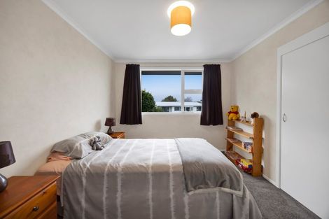 Photo of property in 21 Longview Drive, Merrilands, New Plymouth, 4312