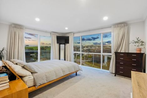 Photo of property in 11 Tawatawa Street, Long Bay, Auckland, 0630