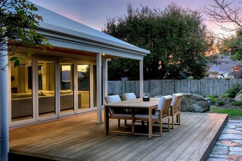 Photo of property in 5 Cedar Drive, Kelvin Heights, Queenstown, 9300