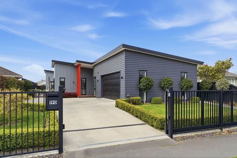 Photo of property in 190 Withells Road, Avonhead, Christchurch, 8042