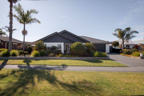 Photo of property in 37 Santa Monica Drive, Papamoa Beach, Papamoa, 3118
