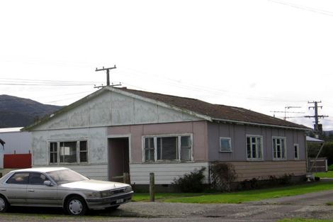 Photo of property in 1 Hayward Street, Featherston, 5710