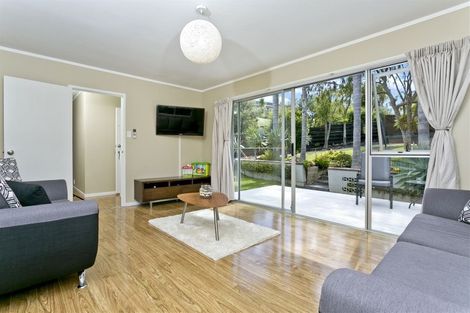 Photo of property in 33 Donovan Avenue, Massey, Auckland, 0614