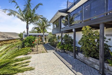 Photo of property in 1/11 Seaview Road, Castor Bay, Auckland, 0620