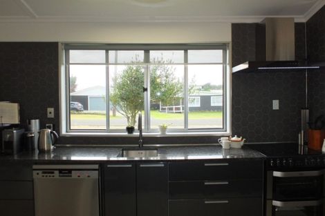 Photo of property in 18 Chrystall Street, Foxton Beach, Foxton, 4815