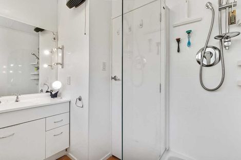 Photo of property in 1/8 Kororo Street, Northcote, Auckland, 0627