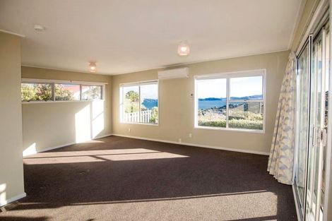 Photo of property in 5 Peach Tree Grove, Maungaraki, Lower Hutt, 5010
