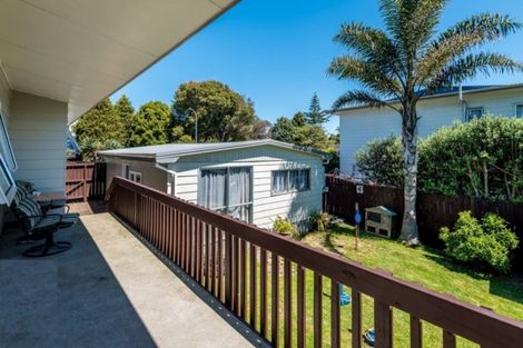 Photo of property in 4 Yearsley Place, Manurewa, Auckland, 2102