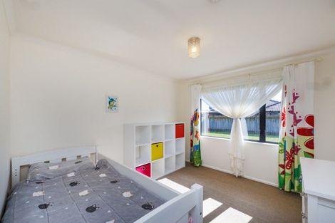 Photo of property in 15 Orlando Way, Kelvin Grove, Palmerston North, 4414