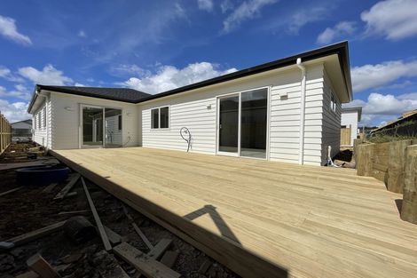 Photo of property in 11 Vintry Drive, Kumeu, 0810