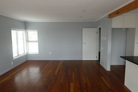 Photo of property in 81 Hobsonville Road, West Harbour, Auckland, 0618