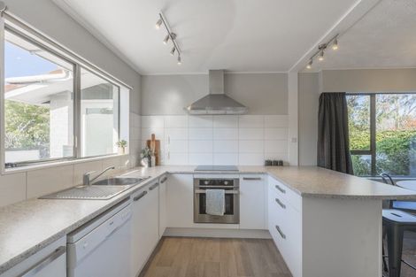 Photo of property in 15 Rosebank Grove, Waikanae, 5036