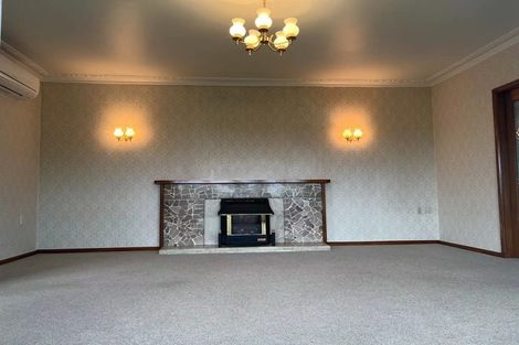 Photo of property in 83 Pupuke Road, Northcote, Auckland, 0627