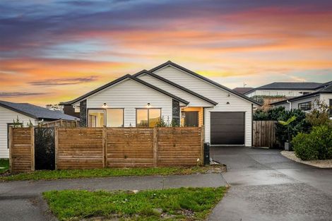 Photo of property in 58 Accolage Boulevard, Kumeu, 0810