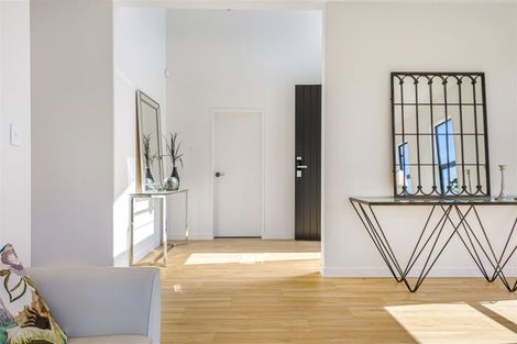 Photo of property in 9 Mcindoe Road, Kumeu, 0810