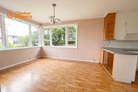 Photo of property in 8 Sherwood Avenue, Te Atatu South, Auckland, 0610