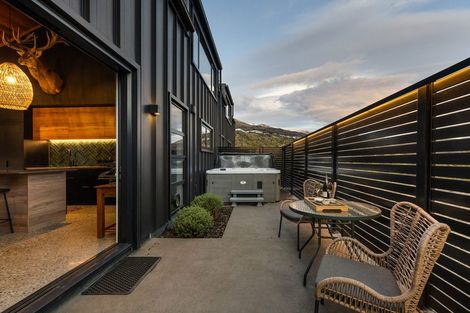Photo of property in 2 Brodie Avenue, Arrowtown, 9302