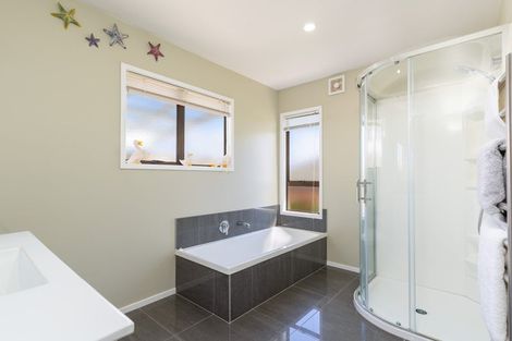 Photo of property in 7 Trinidad Crescent, Grenada Village, Wellington, 6037