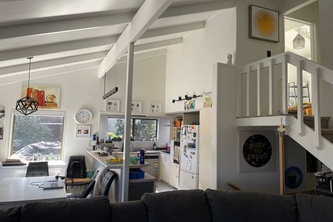 Photo of property in 42 Holyoake Place, Chatswood, Auckland, 0626