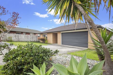 Photo of property in 37 Nicholas Gibbons Drive, Clendon Park, Auckland, 2103
