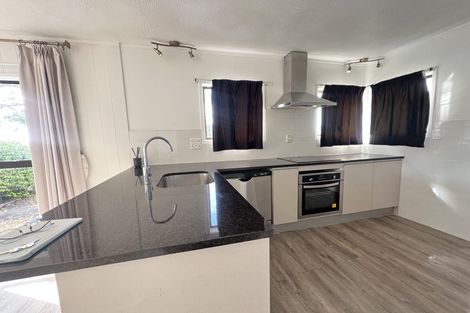 Photo of property in 1/260 Sunset Road, Windsor Park, Auckland, 0632