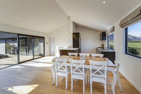 Photo of property in 77 Jacks Point Rise, Jacks Point, Queenstown, 9371