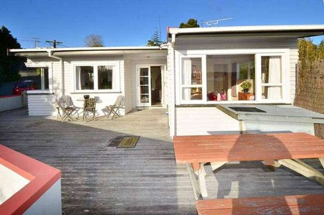 Photo of property in 14a Tindalls Bay Road, Tindalls Beach, Whangaparaoa, 0930