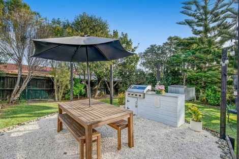 Photo of property in 61 Brian Crescent, Stanmore Bay, Whangaparaoa, 0932