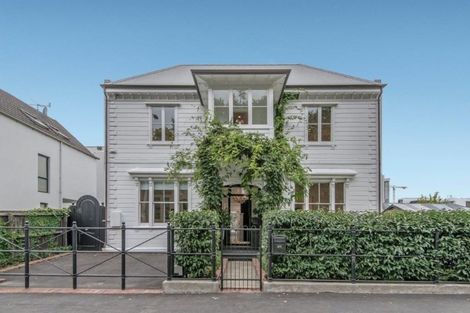 Photo of property in 26 Cranmer Square, Christchurch Central, Christchurch, 8013