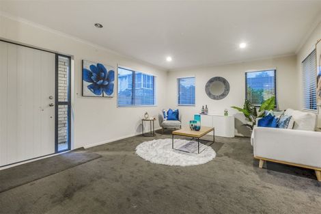 Photo of property in 106b Simpson Road, Henderson Valley, Auckland, 0614