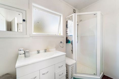 Photo of property in 1 The Terrace, Herald Island, Auckland, 0618