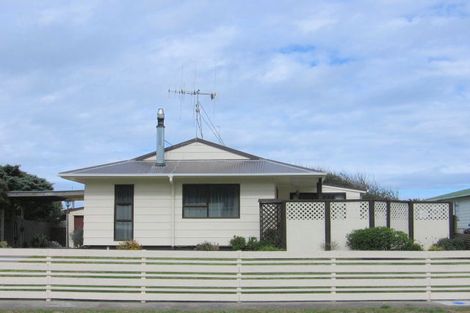 Photo of property in 20 Cousins Avenue East, Foxton Beach, Foxton, 4815