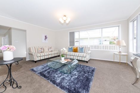 Photo of property in 10 Killington Crescent, Mangere, Auckland, 2022