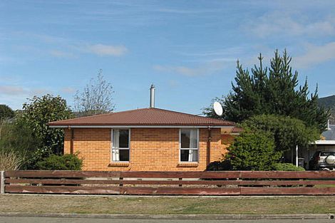 Photo of property in 8 Hillary Street, Waimate, 7924