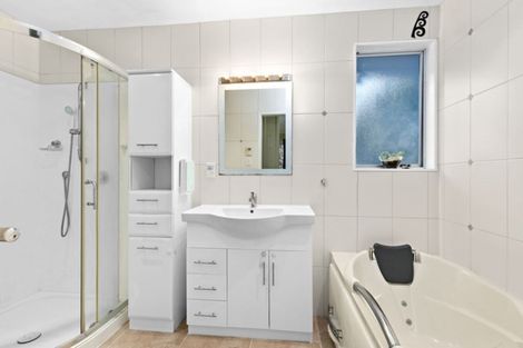 Photo of property in 12 Beauchamp Drive, Massey, Auckland, 0614