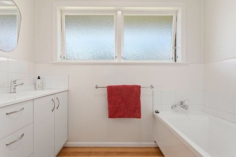 Photo of property in 28 Bridge Street, Edgecumbe, 3120