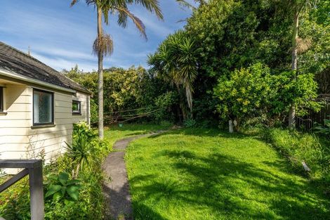 Photo of property in 7 Eagleson Street, Northcross, Auckland, 0632