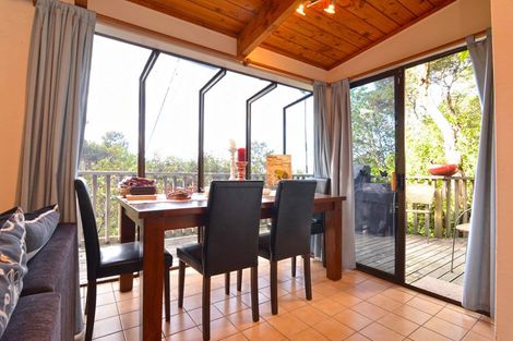 Photo of property in 28 Wood Bay Road, Titirangi, Auckland, 0604