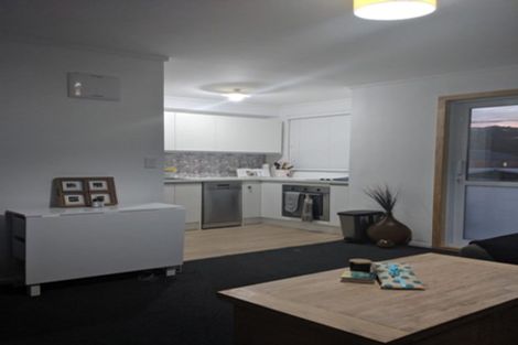 Photo of property in 4/102 Lyall Parade, Lyall Bay, Wellington, 6022