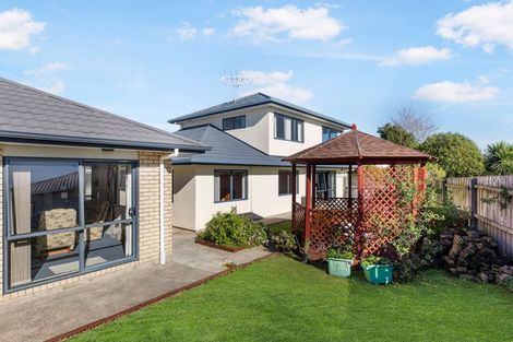 Photo of property in 16 Ewhurst Place, Goodwood Heights, Auckland, 2105