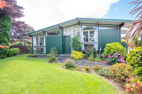 Photo of property in 27 Raglan Avenue, Cloverlea, Palmerston North, 4412