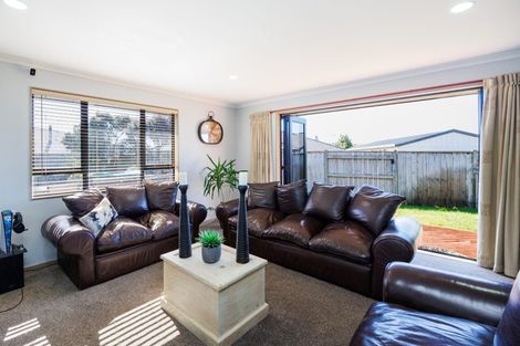 Photo of property in 12 Walnut Grove, Kelvin Grove, Palmerston North, 4414