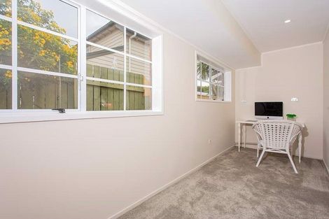 Photo of property in 1/77 Shakespeare Road, Milford, Auckland, 0620