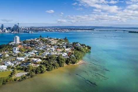 Photo of property in 10a First Avenue, Stanley Point, Auckland, 0624