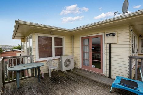 Photo of property in 73 Driver Crescent, Cannons Creek, Porirua, 5024