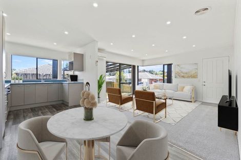 Photo of property in 2 Pantera Way, Hillpark, Auckland, 2102