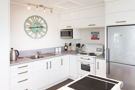 Photo of property in 35 Marine Parade South, Foxton Beach, Foxton, 4815