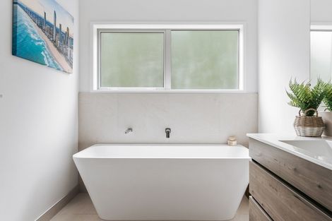 Photo of property in 60c Margaret Drive, Omokoroa, 3114